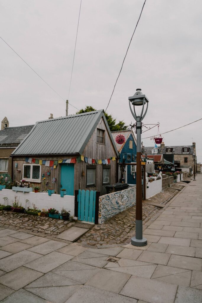 https://hiddenscotland-gallery.ams3.cdn.digitaloceanspaces.com/wp/2018/03/Footdee4-683x1024.jpg