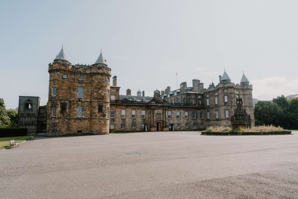 https://hiddenscotland-gallery.ams3.cdn.digitaloceanspaces.com/wp/2018/03/PalaceofHolyroodhouse3of4-1024x683.jpg