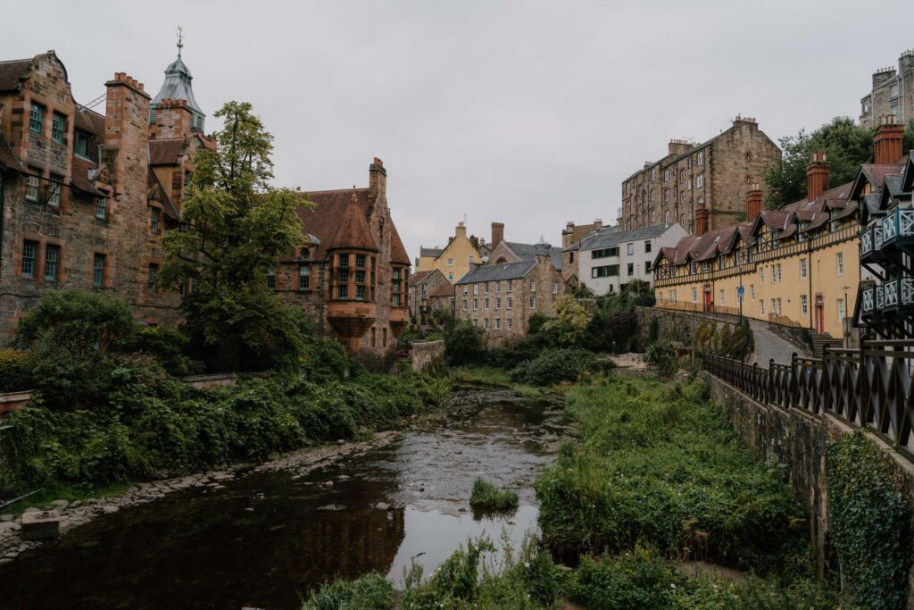https://hiddenscotland-gallery.ams3.cdn.digitaloceanspaces.com/wp/2018/05/DeanVillage5of5-1024x683.jpg