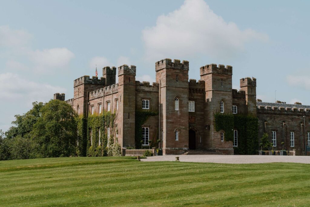 https://hiddenscotland-gallery.ams3.cdn.digitaloceanspaces.com/wp/2018/08/SconePalace4-1024x683.jpg