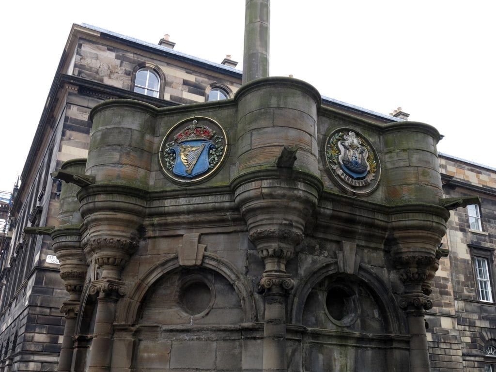 https://hiddenscotland-gallery.ams3.cdn.digitaloceanspaces.com/wp/2019/04/mercat-cross-1024x768.jpg