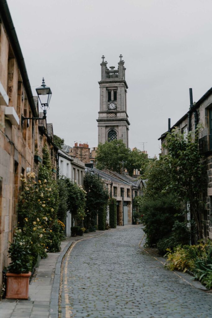 https://hiddenscotland-gallery.ams3.cdn.digitaloceanspaces.com/wp/2019/05/CircusLane1of5-683x1024.jpg