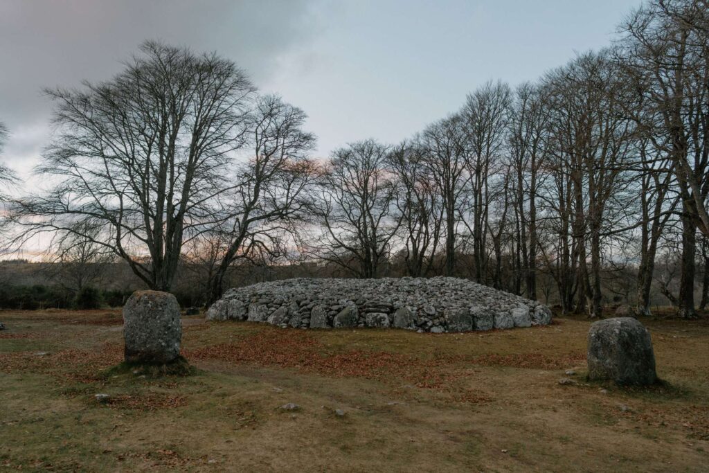 https://hiddenscotland-gallery.ams3.cdn.digitaloceanspaces.com/wp/2019/06/Clava-Cairns-1-1024x683.jpg