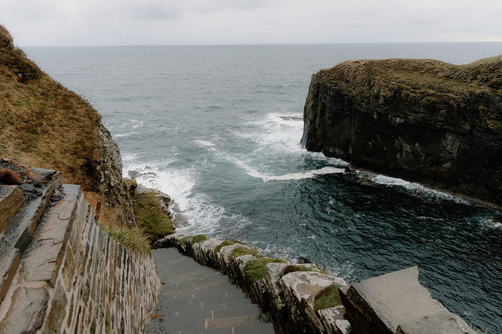 https://hiddenscotland-gallery.ams3.cdn.digitaloceanspaces.com/wp/2019/06/WhaligoeSteps1.jpg