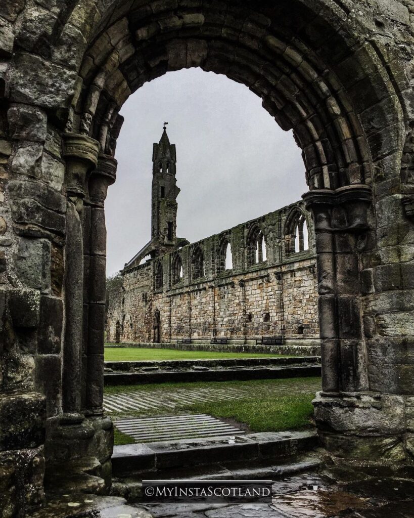 https://hiddenscotland-gallery.ams3.cdn.digitaloceanspaces.com/wp/2020/03/St-Andrews-819x1024.jpg