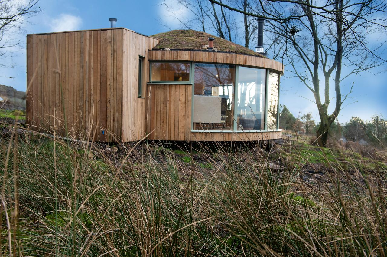 Roundhouse and Hot Tub