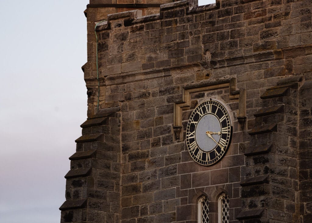 https://hiddenscotland-gallery.ams3.cdn.digitaloceanspaces.com/wp/2021/01/Old-Aberdeen-Clock1-1-of-1-1024x731.jpg