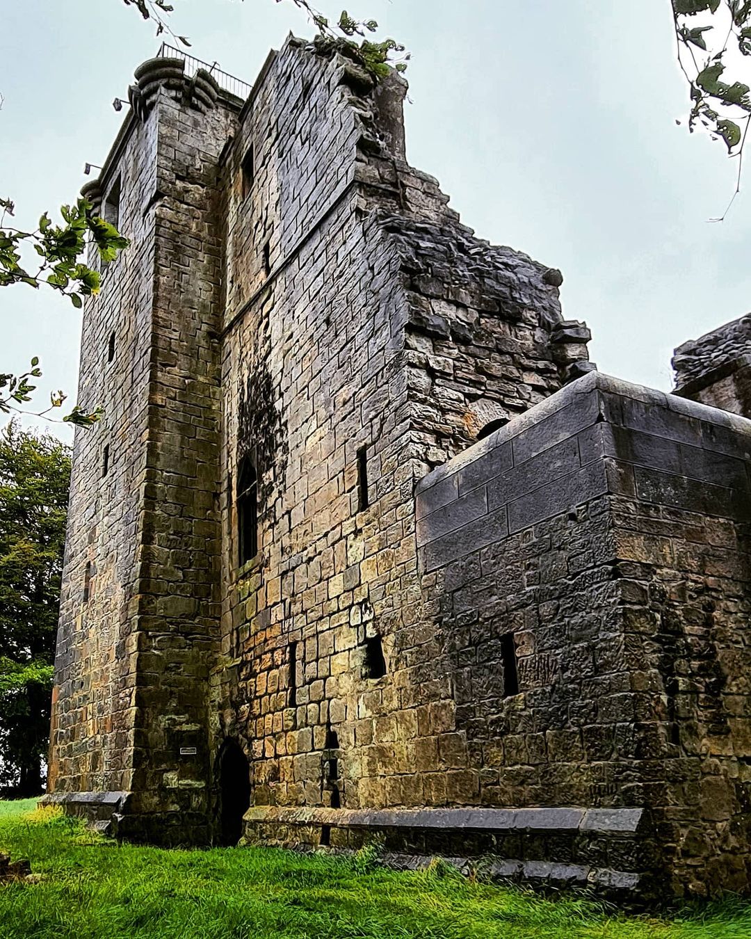 Crookston Castle