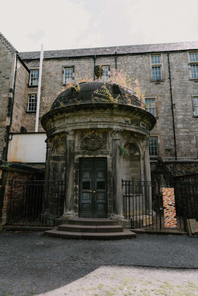 https://hiddenscotland-gallery.ams3.cdn.digitaloceanspaces.com/wp/2022/05/GreyfriarsKirkyardandGeorgeMackenziesMausoleum3of5-683x1024.jpg
