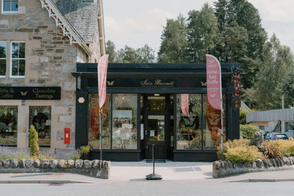 https://hiddenscotland-gallery.ams3.cdn.digitaloceanspaces.com/wp/2022/05/IanBurnettHighlandChocolatier3-1024x683.jpg