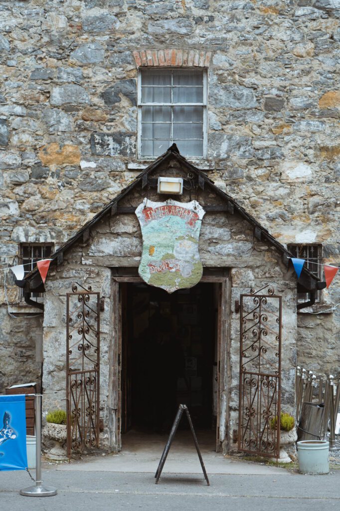 The painted crest above the inn's arched doorway.