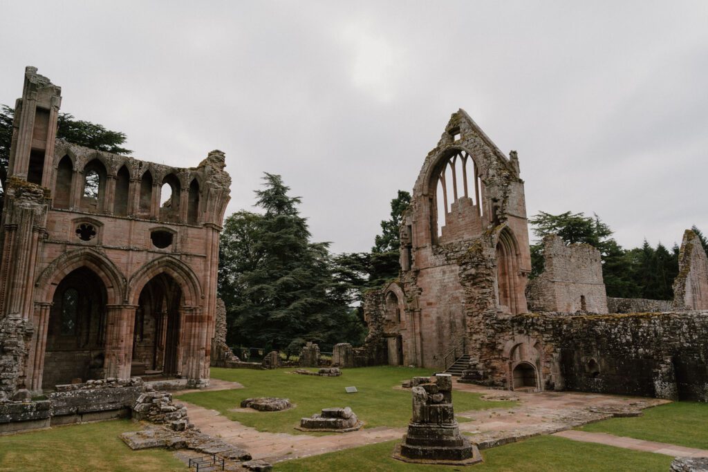 https://hiddenscotland-gallery.ams3.cdn.digitaloceanspaces.com/wp/2022/08/DryburghAbbey1-1024x683.jpg