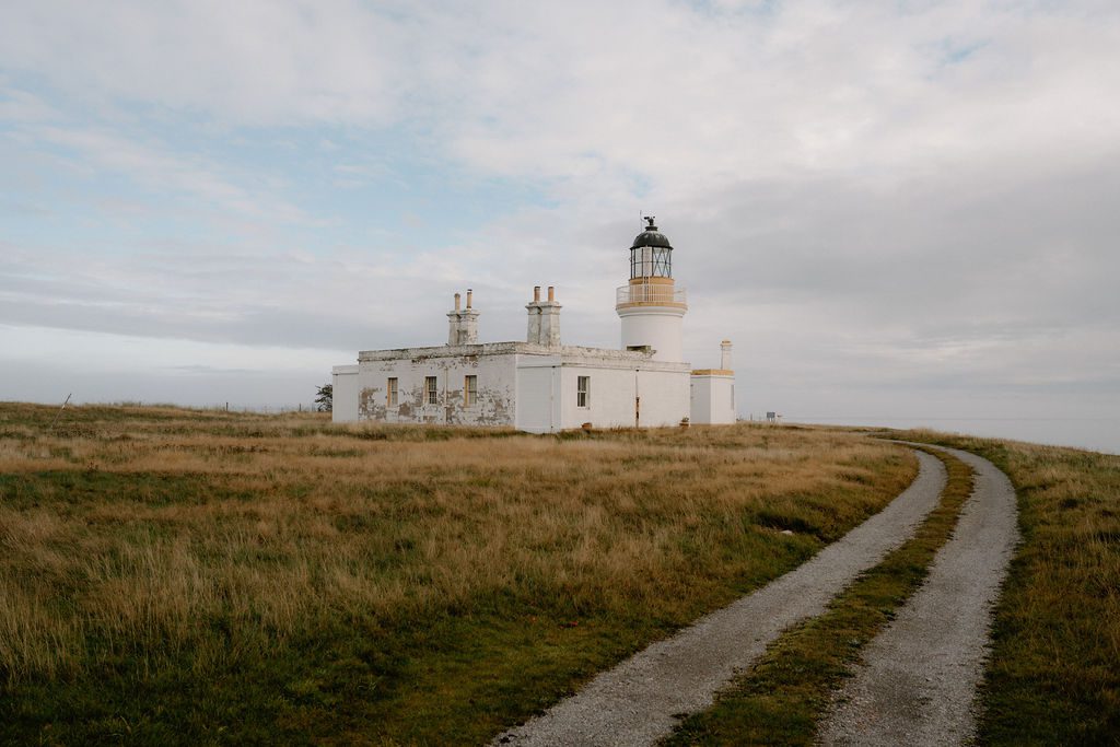 https://hiddenscotland-gallery.ams3.cdn.digitaloceanspaces.com/wp/2022/11/ChanonryPoint3.jpg
