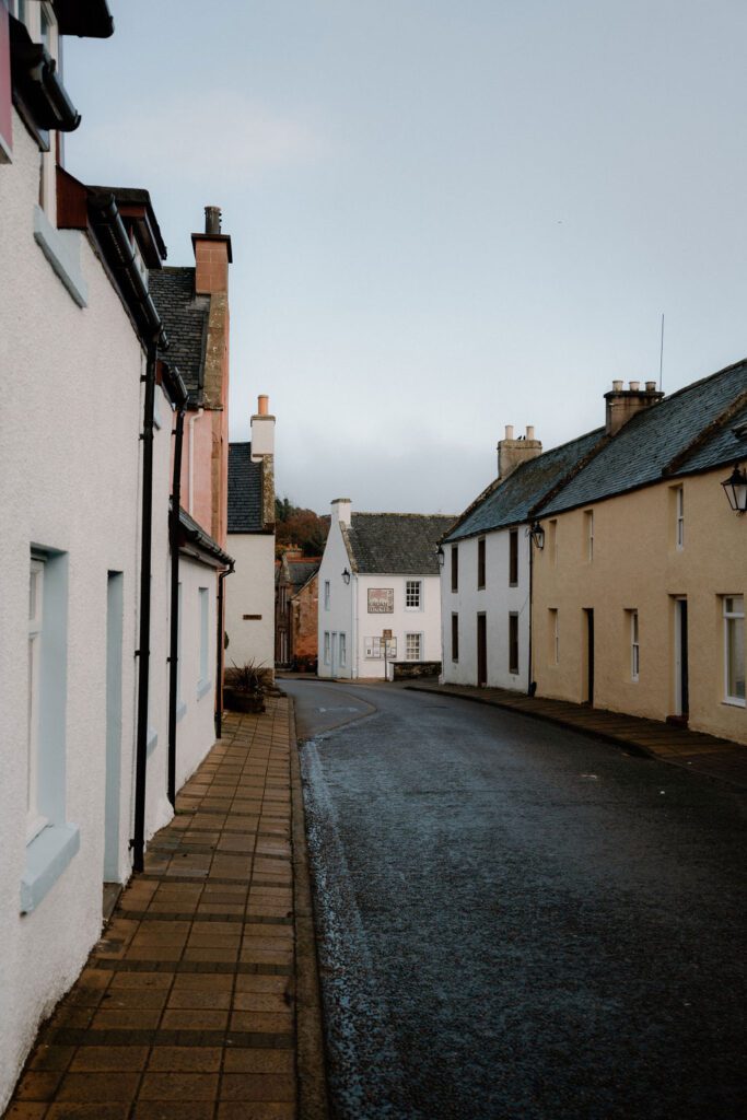 https://hiddenscotland-gallery.ams3.cdn.digitaloceanspaces.com/wp/2022/11/Rosemarkie9-683x1024.jpg
