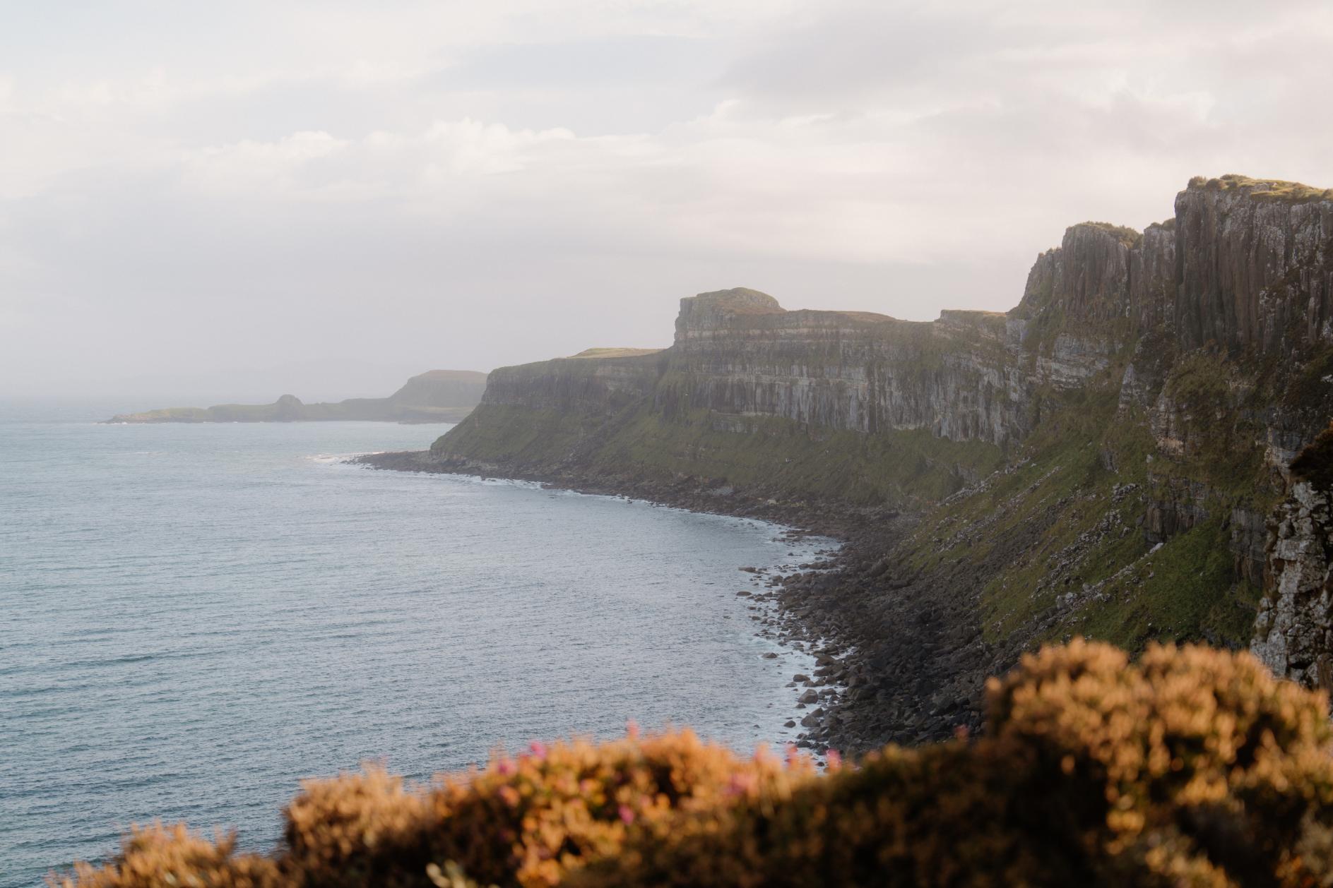 https://hiddenscotland-gallery.ams3.cdn.digitaloceanspaces.com/wp/2024/05/KiltRock-@simonhird6-large-1717101120.jpg