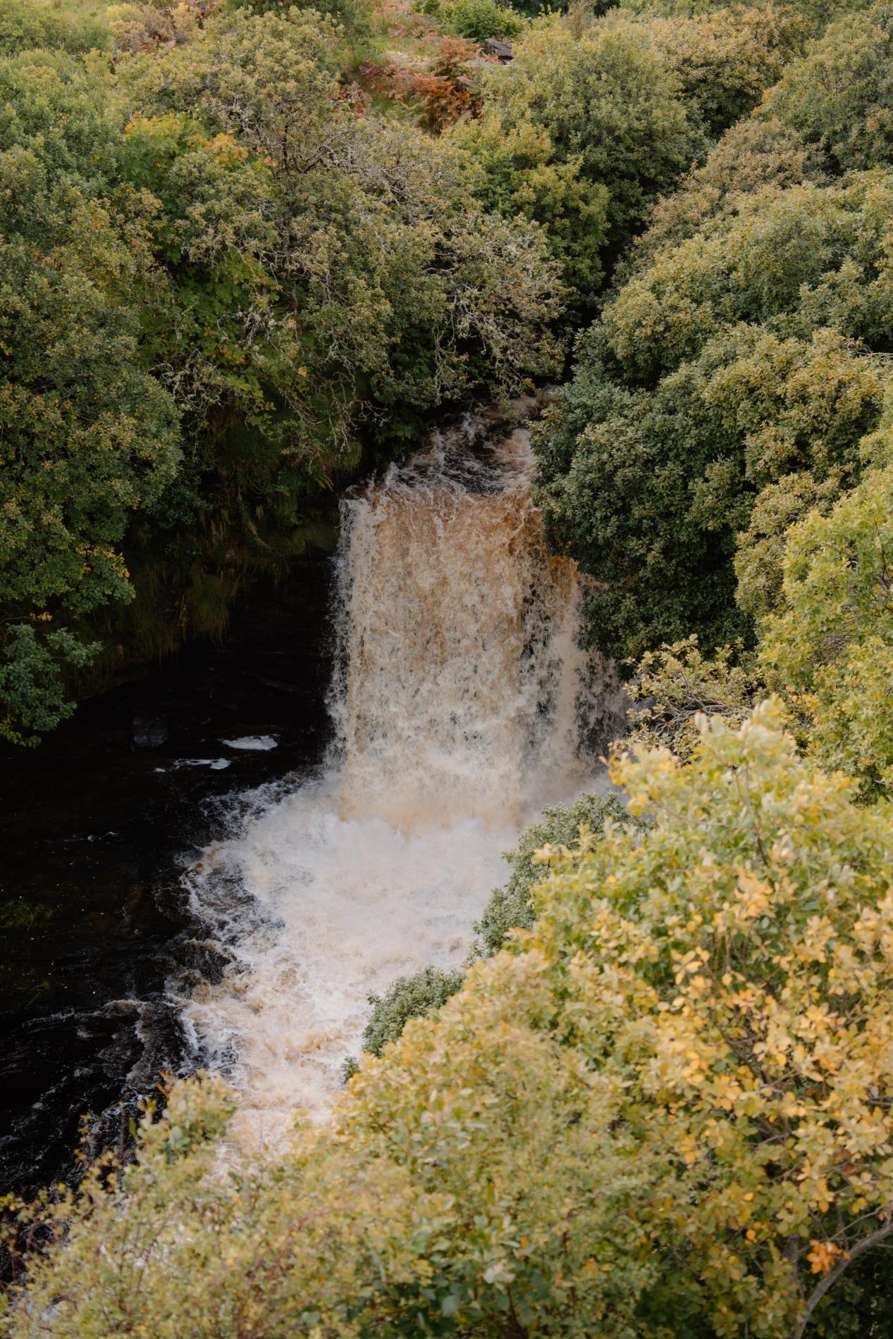 https://hiddenscotland-gallery.ams3.cdn.digitaloceanspaces.com/wp/2024/05/LealtFalls-@simonhird1-large-1716993795.jpg