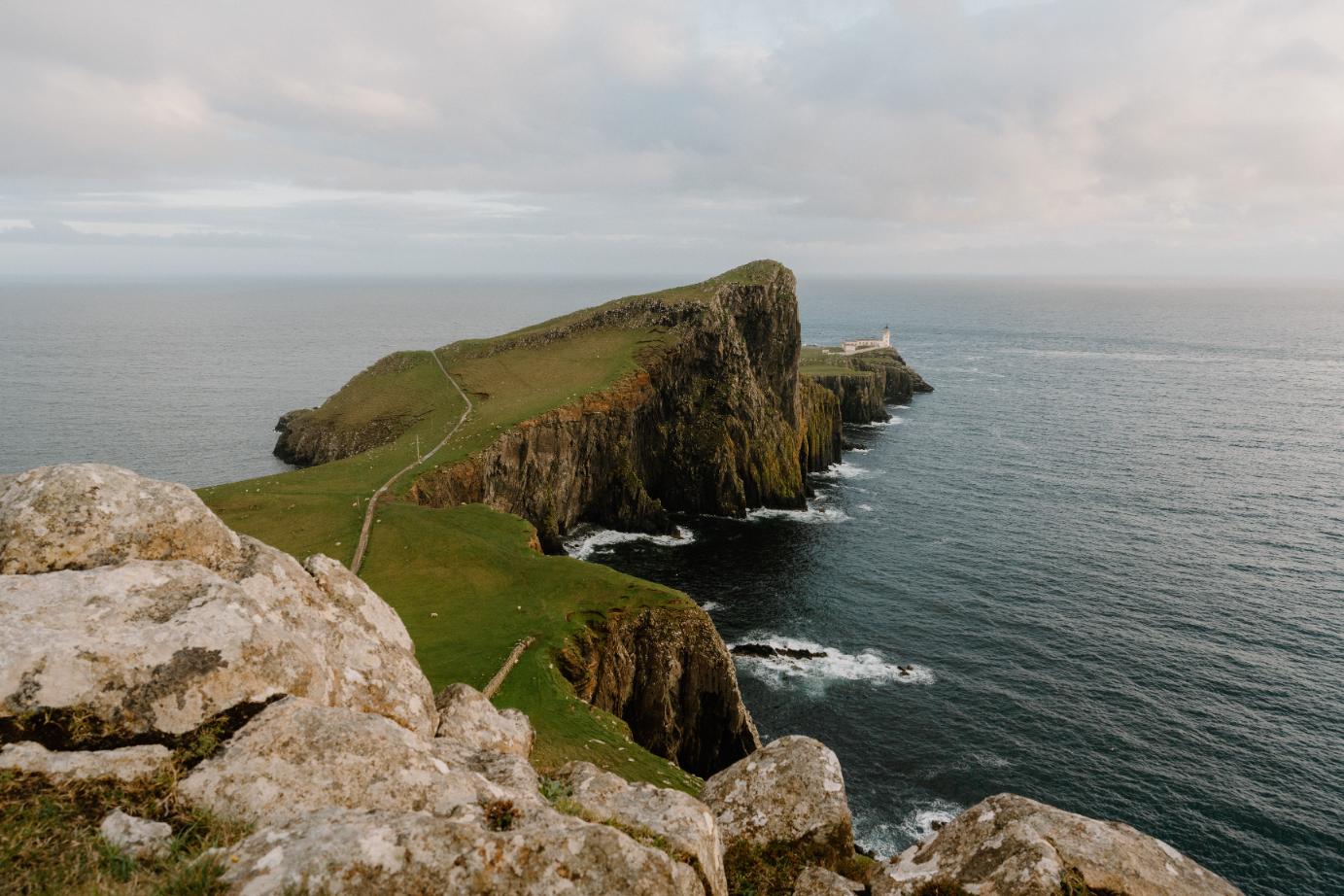 https://hiddenscotland-gallery.ams3.cdn.digitaloceanspaces.com/wp/2024/06/NeistPoint&WatersteinCliffs12-large-1717275754.jpg