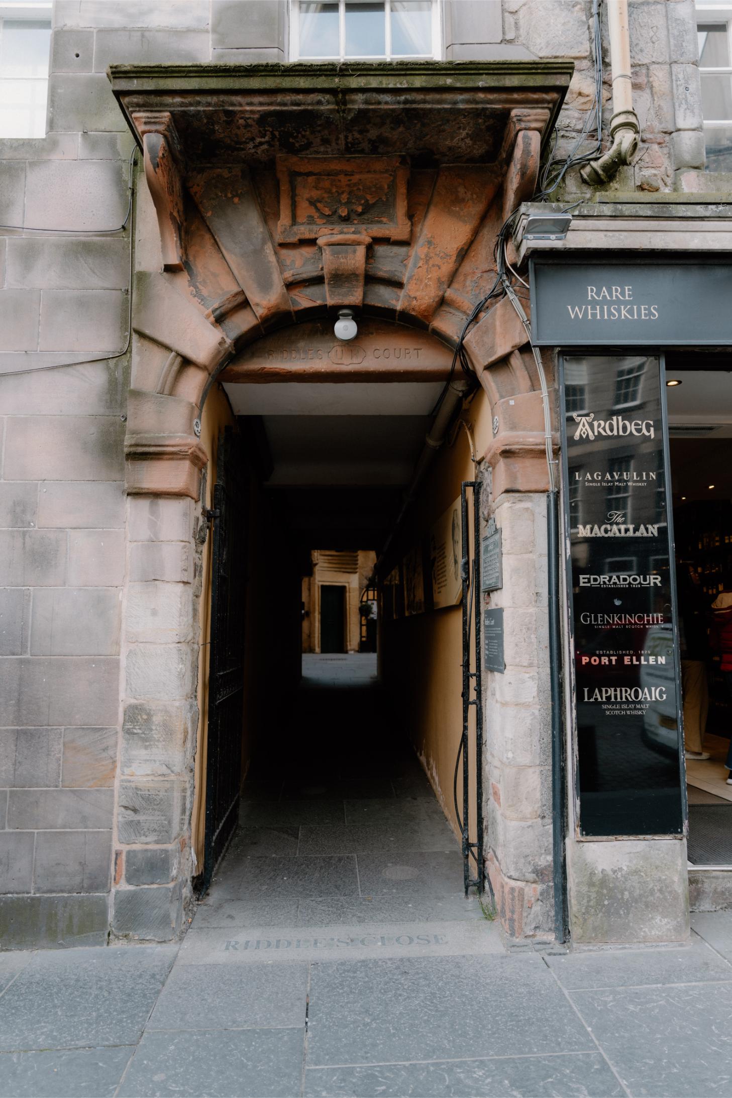 https://hiddenscotland-gallery.ams3.cdn.digitaloceanspaces.com/wp/2024/06/RiddlesCourt1-large-1718287705.jpg