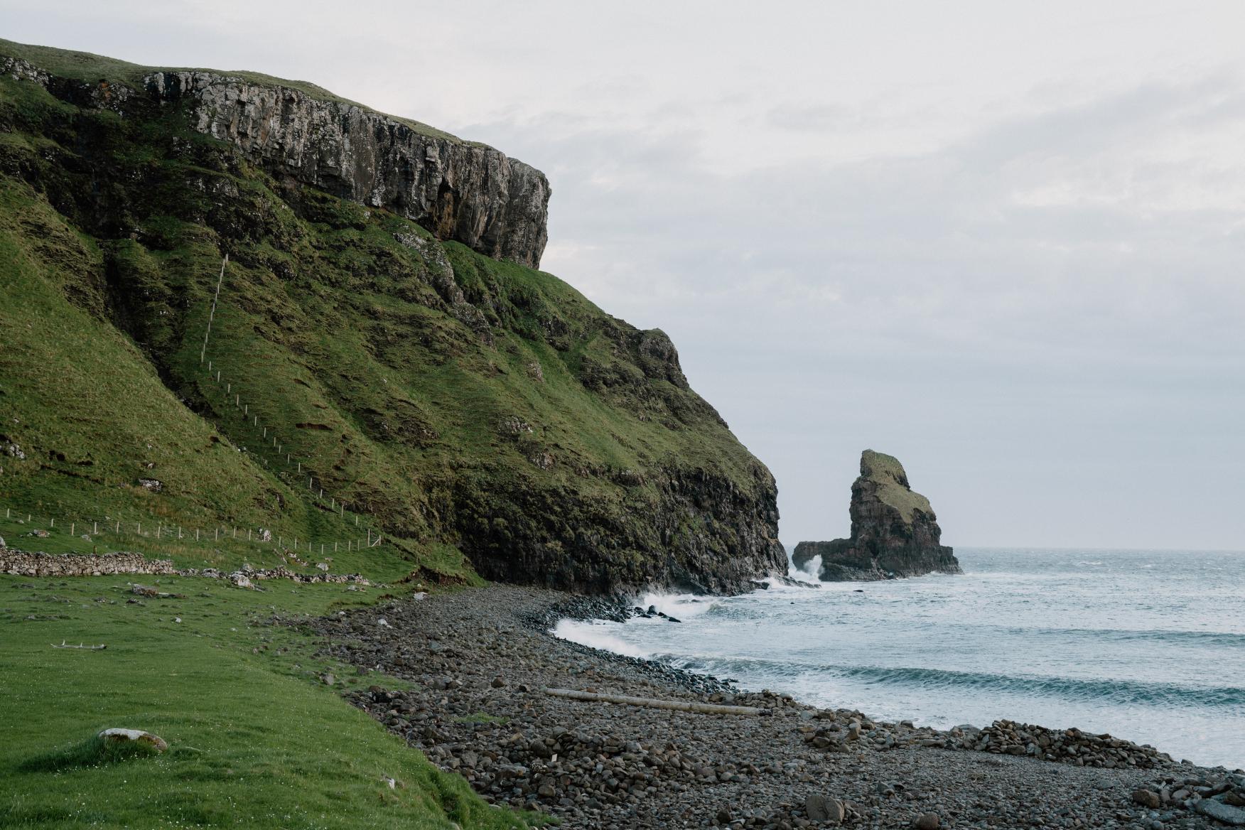 https://hiddenscotland-gallery.ams3.cdn.digitaloceanspaces.com/wp/2024/06/TaliskerBay2-large-1717696879.jpg