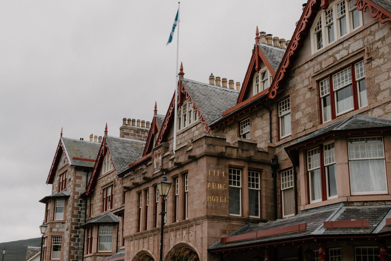 https://hiddenscotland-gallery.ams3.cdn.digitaloceanspaces.com/wp/2024/12/FifeArmsHotel3-large-1734526740.jpg