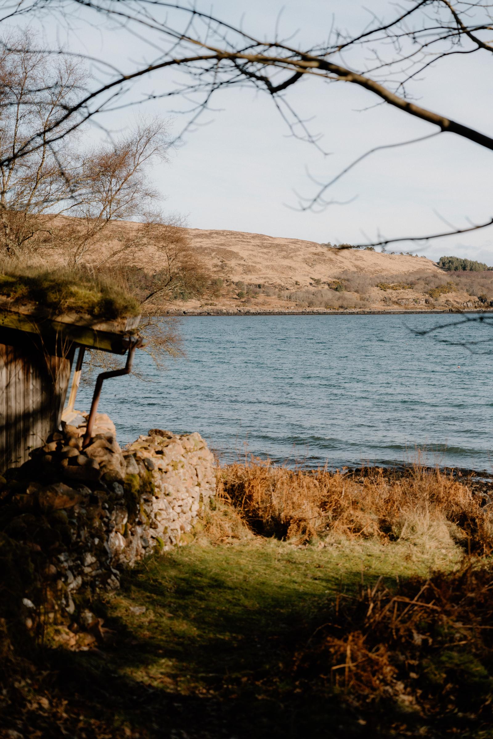 https://hiddenscotland-gallery.ams3.cdn.digitaloceanspaces.com/wp/2025/01/OtterHideWalk20(1)-large-1736351836.jpg
