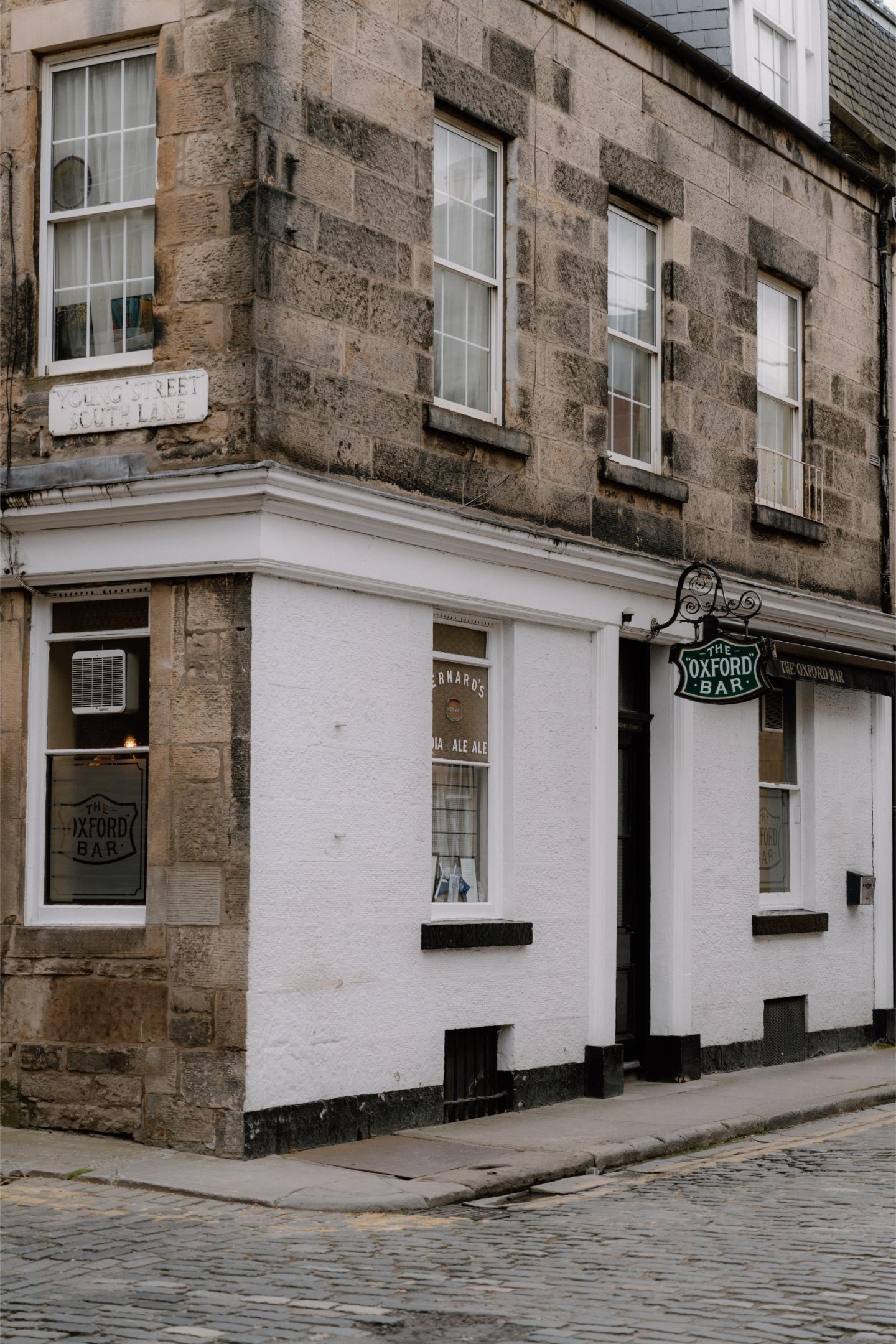 4pm: Enjoy a Pint at Inspector Rebus’ Local