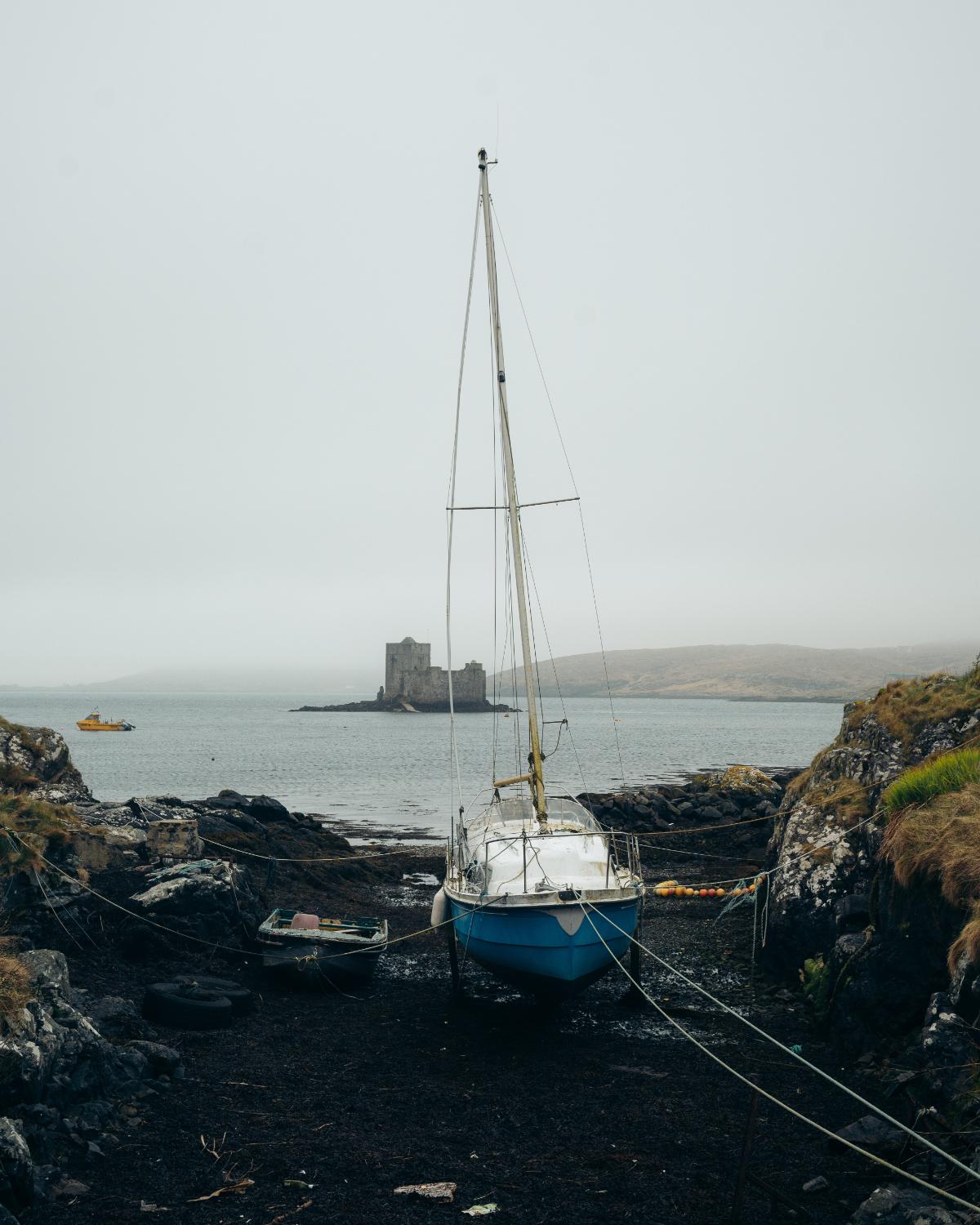 https://hiddenscotland-gallery.ams3.cdn.digitaloceanspaces.com/wp/2025/06/kisimul2-large-1751191387.jpg