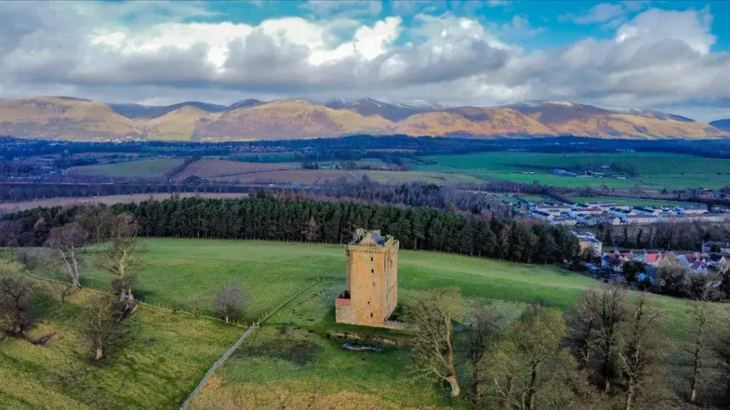 Exploring The Clackmannan Tower Trail