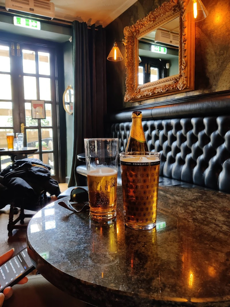 Have a Pint at Thistle Street Bar