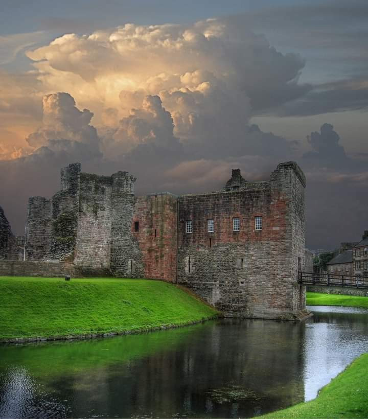 https://hiddenscotland-gallery.ams3.cdn.digitaloceanspaces.com/wp/2025/07/itineraries/gallery_images_full_1751979101.jpg