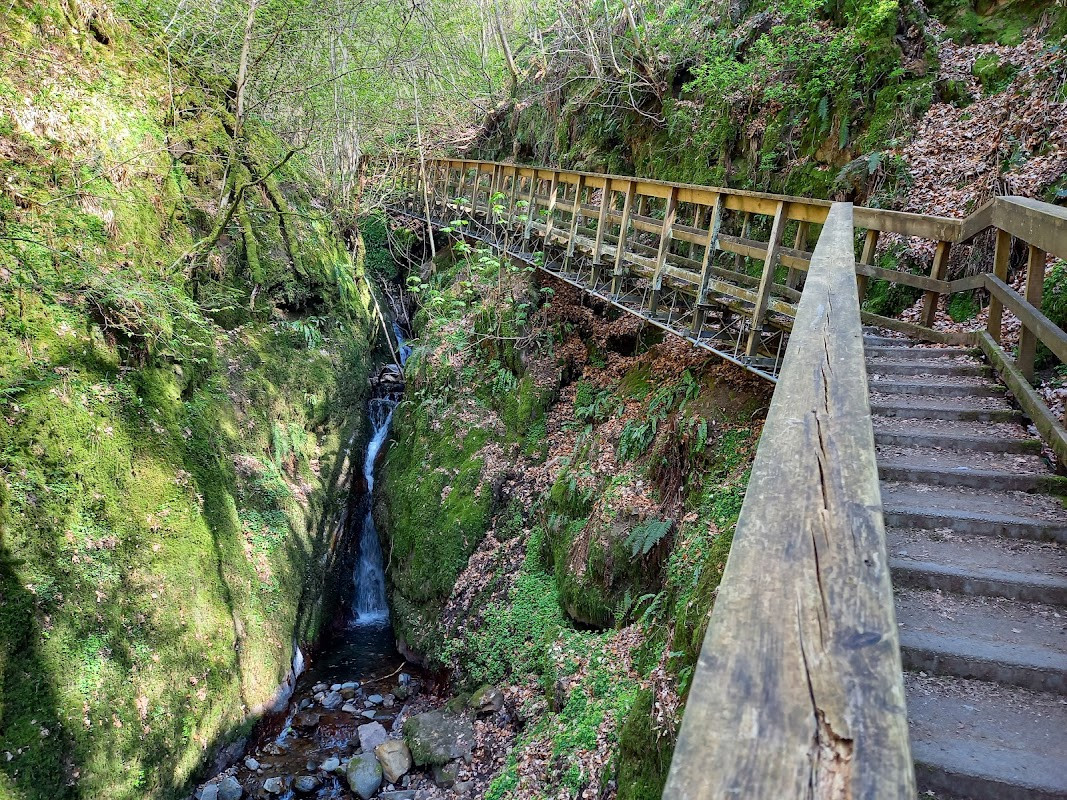 Hike Through Dollar Glen