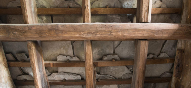 Fewer than 240 buildings in Scotland still have an Angus flagstone roof